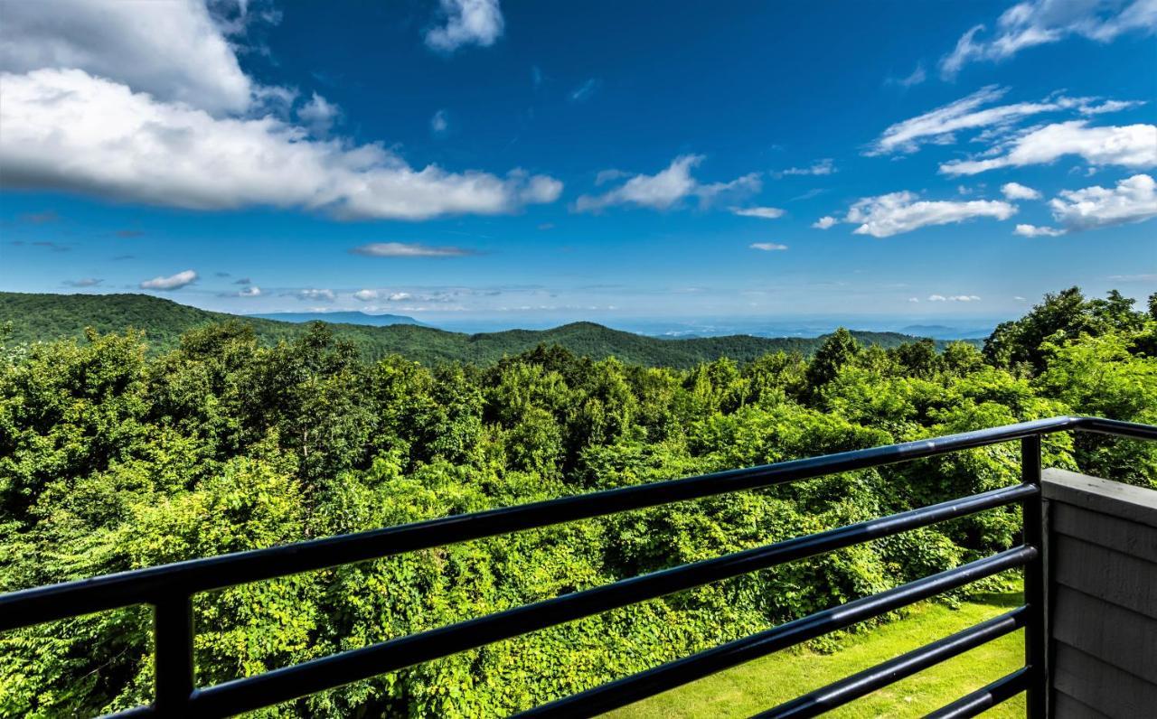 Mountain Villa Magnificent Views - 2 Pools, Fireplace & Hot Tub ガトリンバーグ エクステリア 写真