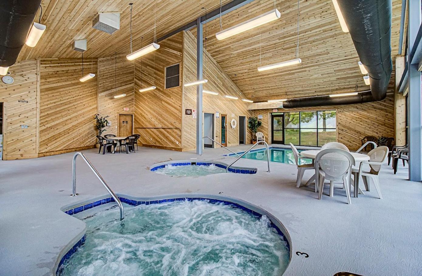 Mountain Villa Magnificent Views - 2 Pools, Fireplace & Hot Tub ガトリンバーグ エクステリア 写真